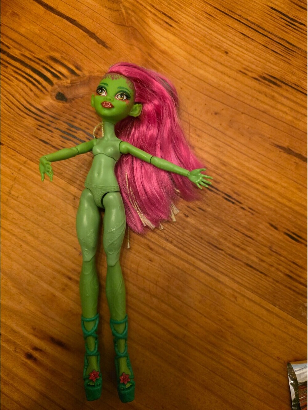 Monster High Lagoona Blue Doll with Pink Hair and Green Skin